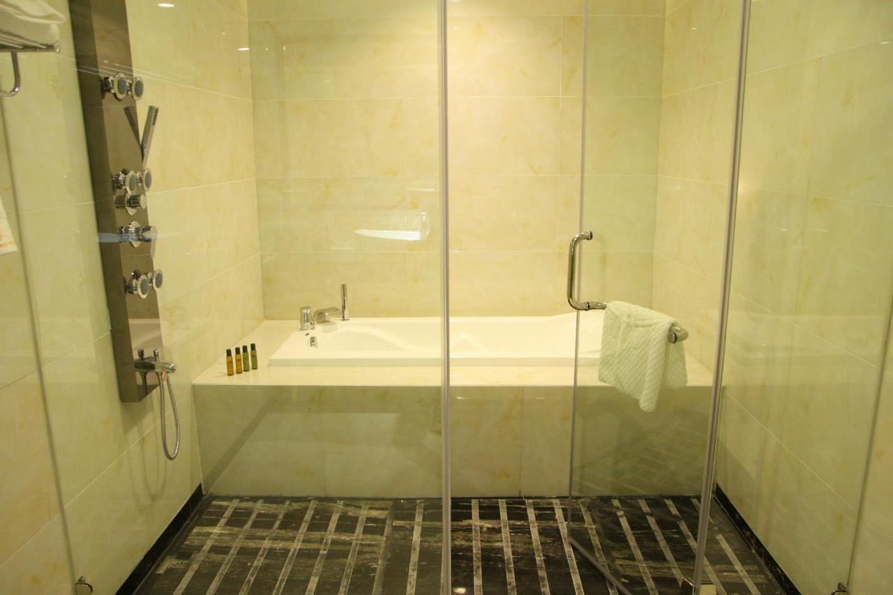 Foshan Sweet World Hotel Room photo