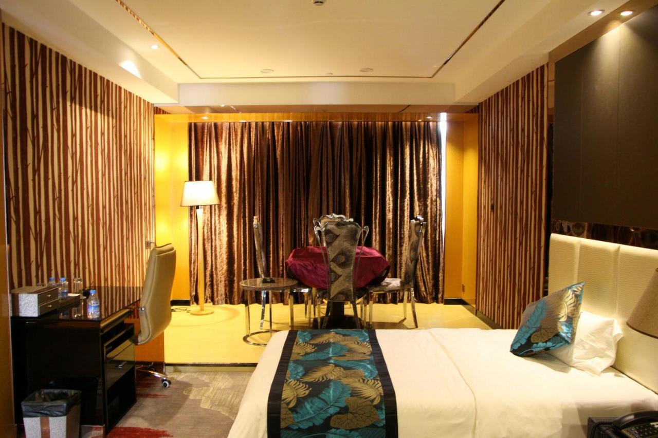 Foshan Sweet World Hotel Room photo